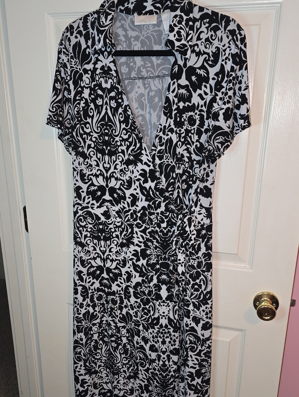 Worthington Black and Whiteโ Floral Midi Wrap Dress